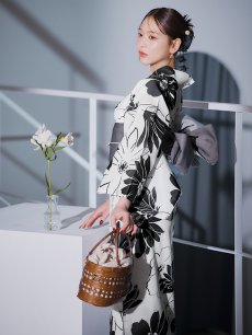 画像29: 【即日発送】モノトーンフラワーレトロモダン浴衣 【浴衣3点セット 浴衣/帯/下駄】 [YMT] (29)