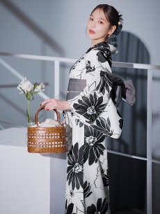 画像30: 【即日発送】モノトーンフラワーレトロモダン浴衣 【浴衣3点セット 浴衣/帯/下駄】 [YMT] (30)