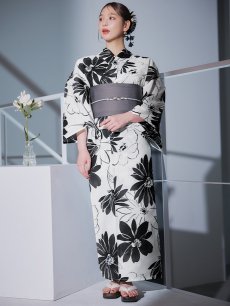 画像23: 【即日発送】モノトーンフラワーレトロモダン浴衣 【浴衣3点セット 浴衣/帯/下駄】 [YMT] (23)
