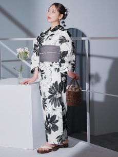 画像25: 【即日発送】モノトーンフラワーレトロモダン浴衣 【浴衣3点セット 浴衣/帯/下駄】 [YMT] (25)