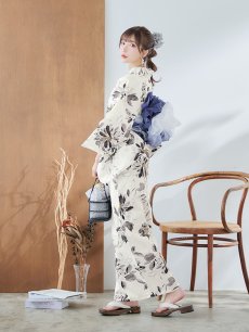 画像17: 【即日発送】水彩風モノトーンフラワー浴衣 【浴衣3点セット 浴衣/帯/下駄】 [YMT] (17)