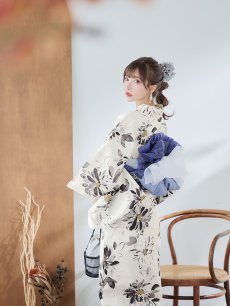 画像3: 【即日発送】水彩風モノトーンフラワー浴衣 【浴衣3点セット 浴衣/帯/下駄】 [YMT] (3)