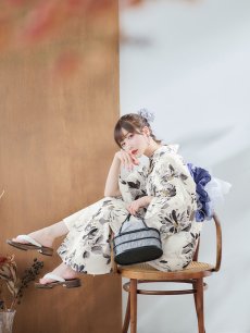 画像6: 【即日発送】水彩風モノトーンフラワー浴衣 【浴衣3点セット 浴衣/帯/下駄】 [YMT] (6)