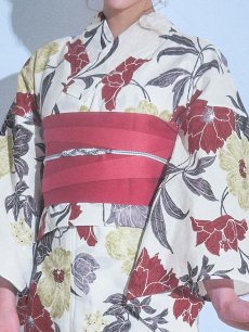画像16: 【即日発送】レトロモダンフラワー浴衣 【浴衣3点セット 浴衣/帯/下駄】 [YMT] (16)