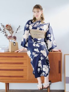 画像1: 【即日発送】ネイビー×ホワイトフラワー浴衣 【浴衣3点セット 浴衣/帯/下駄】 [YMT] (1)