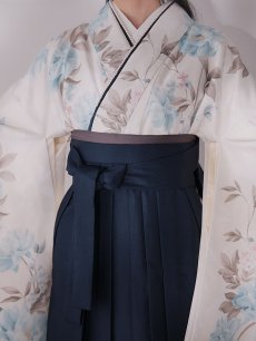 画像18: 【即日発送】ブルー芍薬 ホワイト二尺袖着物【卒業袴３点セット 二尺袖着物/帯/袴】 (18)