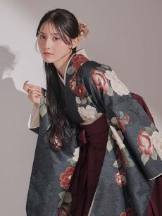 画像7: 【予約商品/1月中旬発送予定】白×赤椿 ブラック二尺袖着物【卒業袴３点セット 二尺袖着物/帯/袴】 (7)