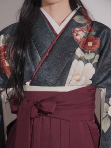 画像13: 【予約商品/1月中旬発送予定】白×赤椿 ブラック二尺袖着物【卒業袴３点セット 二尺袖着物/帯/袴】 (13)