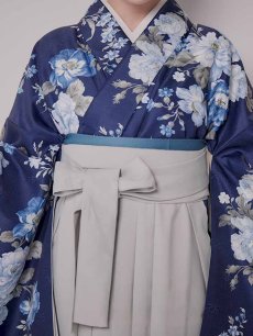 画像15: 【予約商品/1月中旬発送予定】青フラワーブーケ ブルー二尺袖着物【卒業袴３点セット 二尺袖着物/帯/袴】 (15)