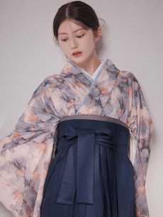 画像11: 【予約商品 / 1月中旬発送予定】グレーピンクフラワー グラデーション二尺袖着物【卒業袴３点セット 二尺袖着物/帯/袴】 (11)