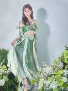 モデル：加藤美南　身長：152cm