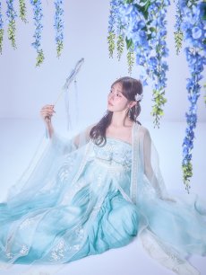 画像10: 【即日発送】【送料無料！】【ハロウィン】アイスブルー刺繍ロングシフォン漢服セット【コスプレ3点SET】【Fサイズ】[OF04]加藤美南着用 (10)