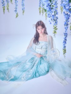 画像13: 【即日発送】【送料無料！】【ハロウィン】アイスブルー刺繍ロングシフォン漢服セット【コスプレ3点SET】【Fサイズ】[OF04]加藤美南着用 (13)