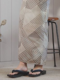 画像16: 【即日発送！】【メンズ浴衣】ベージュ幾何学的模様浴衣【浴衣・帯・下駄セット】 [YMT] (16)