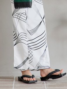 画像15: 【即日発送！】【メンズ浴衣】ホワイト×ブラック線画浴衣【浴衣・帯・下駄セット】 [YMT] (15)