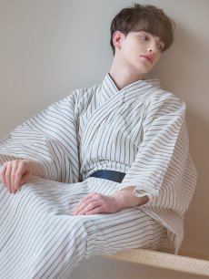 画像1: 【即日発送】【メンズ浴衣】白地にトリコロールカラーのストライプ紳士浴衣【浴衣・帯・下駄セット】[YMT] (1)