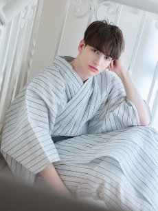 画像2: 【即日発送】【メンズ浴衣】清涼感あふれるしじら織ストライプ紳士浴衣【浴衣・帯・下駄セット】[YMT] (2)