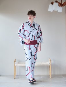 画像7: 【即日発送】【メンズ浴衣】白地に幾何学模様の紳士浴衣【浴衣・帯・下駄セット】 [YMT] (7)