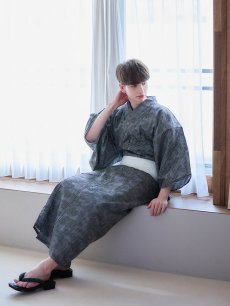 画像9: 【即日発送】【メンズ浴衣】黒地に迷彩柄ストライプ紳士浴衣【浴衣・帯・下駄セット】 [YMT] (9)