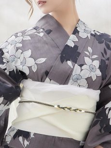 画像7: 【即日発送】【浴衣】クラシカルグレーの百合浴衣【浴衣３点セット 浴衣/帯/下駄】[FB02] (7)