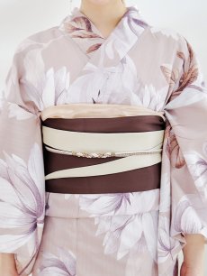 画像16: 【即日発送】【浴衣】ホワイトフラワーブラウン浴衣 【浴衣３点セット 浴衣/帯/下駄】 [YMT] (16)