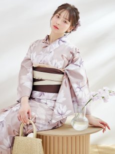 画像1: 【即日発送】【浴衣】ホワイトフラワーブラウン浴衣 【浴衣３点セット 浴衣/帯/下駄】 [YMT] (1)