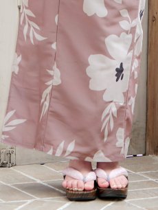 画像7: 【浴衣セール！】【即日発送】 ブラウン地xシルエットフラワー 牡丹柄【浴衣３点セット 浴衣/帯/下駄】 [YMT] (7)