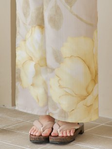 画像21: 【即日発送】【浴衣セール】グレージュ×イエローフラワー浴衣 【浴衣3点セット 浴衣/帯/下駄】 [YMT] (21)