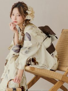 画像16: 【即日発送！】ブラウンベージュクラシックフラワー浴衣 【浴衣3点セット 浴衣/帯/下駄】 [YMT] (16)