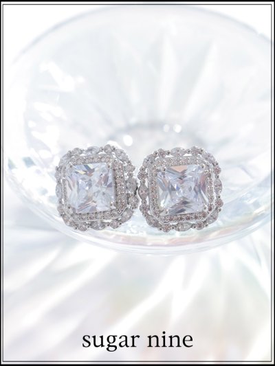 スクエアストーンピアス