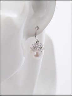 画像3: 【ピアス】ビッグパールフラワービジューフックピアス【Fサイズ/1カラー】[OF02]  (3)