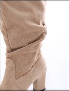 ベージュ