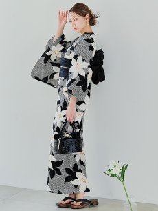 画像13: 【販売期間終了のため下げます】【即日発送】【※帯が売り切れたので時間指定にして下げます】【sweet7月号掲載】クラシカルフラワーブーケ浴衣 【浴衣3点セット 浴衣/帯/下駄】 [OF04] (13)