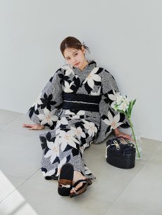 画像15: 【販売期間終了のため下げます】【即日発送】【※帯が売り切れたので時間指定にして下げます】【sweet7月号掲載】クラシカルフラワーブーケ浴衣 【浴衣3点セット 浴衣/帯/下駄】 [OF04] (15)
