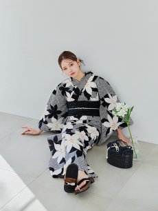 画像16: 【販売期間終了のため下げます】【即日発送】【※帯が売り切れたので時間指定にして下げます】【sweet7月号掲載】クラシカルフラワーブーケ浴衣 【浴衣3点セット 浴衣/帯/下駄】 [OF04] (16)