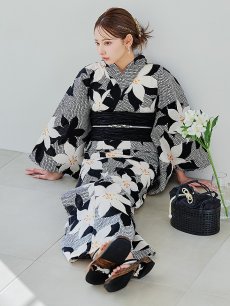 画像18: 【販売期間終了のため下げます】【即日発送】【※帯が売り切れたので時間指定にして下げます】【sweet7月号掲載】クラシカルフラワーブーケ浴衣 【浴衣3点セット 浴衣/帯/下駄】 [OF04] (18)