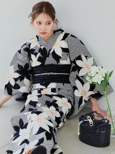 画像20: 【販売期間終了のため下げます】【即日発送】【※帯が売り切れたので時間指定にして下げます】【sweet7月号掲載】クラシカルフラワーブーケ浴衣 【浴衣3点セット 浴衣/帯/下駄】 [OF04] (20)