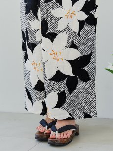 画像23: 【販売期間終了のため下げます】【即日発送】【※帯が売り切れたので時間指定にして下げます】【sweet7月号掲載】クラシカルフラワーブーケ浴衣 【浴衣3点セット 浴衣/帯/下駄】 [OF04] (23)