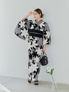 画像8: 【販売期間終了のため下げます】【即日発送】【※帯が売り切れたので時間指定にして下げます】【sweet7月号掲載】クラシカルフラワーブーケ浴衣 【浴衣3点セット 浴衣/帯/下駄】 [OF04] (8)