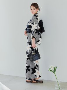 画像9: 【販売期間終了のため下げます】【即日発送】【※帯が売り切れたので時間指定にして下げます】【sweet7月号掲載】クラシカルフラワーブーケ浴衣 【浴衣3点セット 浴衣/帯/下駄】 [OF04] (9)