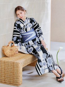 画像12: 【販売期間終了のため下げます】【即日発送】【sweet7月号掲載】 紅花舞う白地浴衣 【浴衣3点セット 浴衣/帯/下駄】 [YMT] (12)