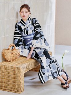 画像13: 【販売期間終了のため下げます】【即日発送】【sweet7月号掲載】 紅花舞う白地浴衣 【浴衣3点セット 浴衣/帯/下駄】 [YMT] (13)