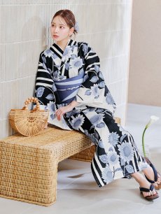 画像15: 【販売期間終了のため下げます】【即日発送】【sweet7月号掲載】 紅花舞う白地浴衣 【浴衣3点セット 浴衣/帯/下駄】 [YMT] (15)