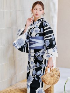 画像2: 【販売期間終了のため下げます】【即日発送】【sweet7月号掲載】 紅花舞う白地浴衣 【浴衣3点セット 浴衣/帯/下駄】 [YMT] (2)