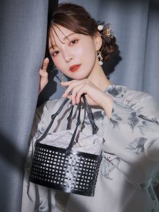 画像2: 【即日発送】クラシカルフラワー大人モード浴衣 【浴衣3点セット 浴衣/帯/下駄】 [YMT] (2)