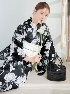 モデル：橋本甜歌　身長：163cm　着用サイズ：Fサイズ