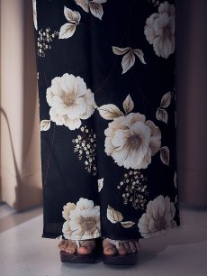 画像17: 【即日発送】ピオニーブラック花柄浴衣 【浴衣3点セット 浴衣/帯/下駄】 [YMT] (17)