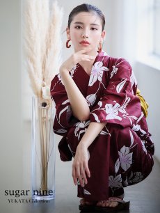 画像2: 【即日発送】【浴衣】エンジ×モダンハイビスカス浴衣 【浴衣3点セット 浴衣/帯/下駄】 [FB02] (2)