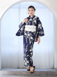 画像4: 【即日発送】ネイビー地x百合柄浴衣 【浴衣3点セット 浴衣/帯/下駄】 [FB02] (4)