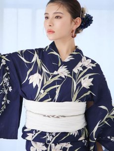 画像5: 【即日発送】ネイビー地x百合柄浴衣 【浴衣3点セット 浴衣/帯/下駄】 [FB02] (5)
